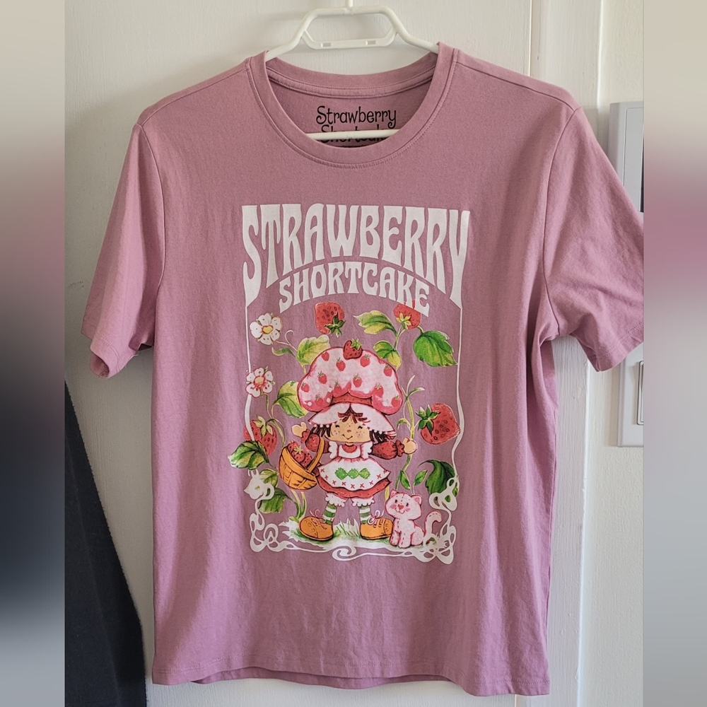 3/$40! Strawberry Shortcake Pink Short Sleeve Tee size Small